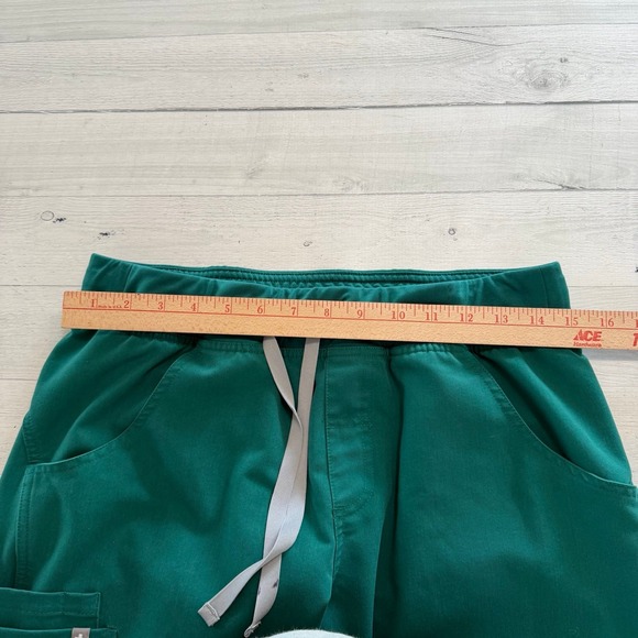 Figs scrub set pants and matching top hunter green womens size medium - Picture 9 of 11